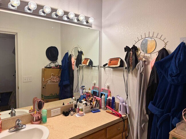 Building Photo - 5426 Ricci St