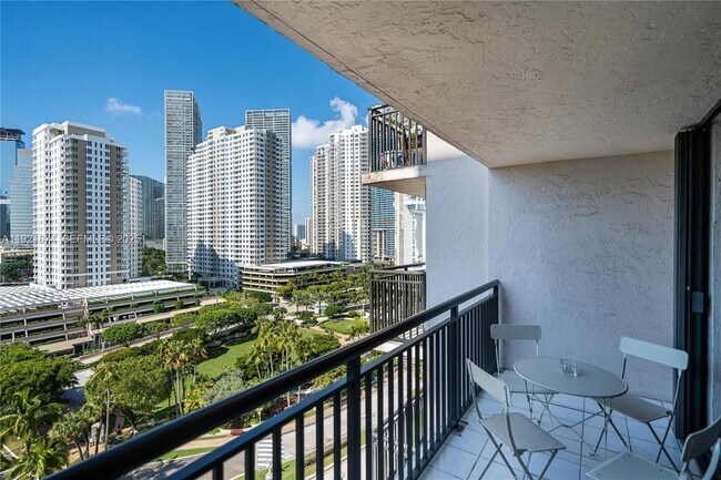 Building Photo - 540 Brickell Key Dr