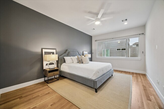 Building Photo - 2715 St Emanuel St