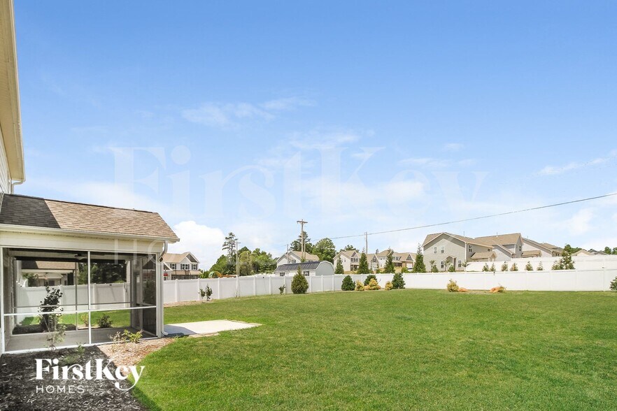 Building Photo - 127 Phoenix Ct