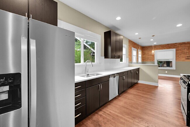 Building Photo - $3,950 - Charming and Updated 4 bed, 3 bat...