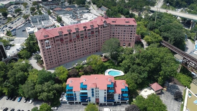 Building Photo - 19000 Lake Rd