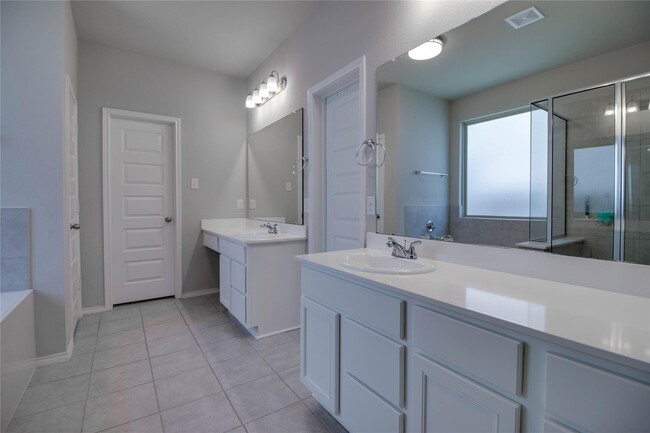 Building Photo - 2511 Sandbar Shark Ct