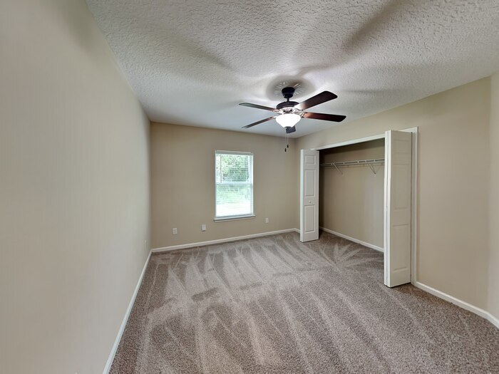 Building Photo - 252 Bridgeport Ln