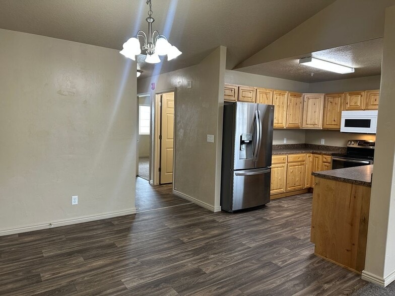 Building Photo - 488 S 2550 W