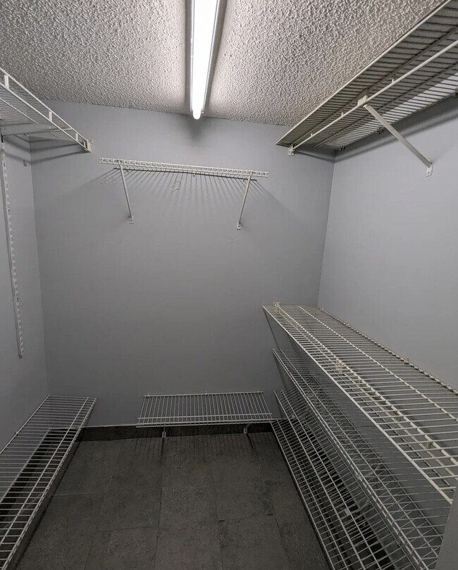 Building Photo - Centrally located, yet secluded 2 bedroom condo in the heart of Orlando for Rent