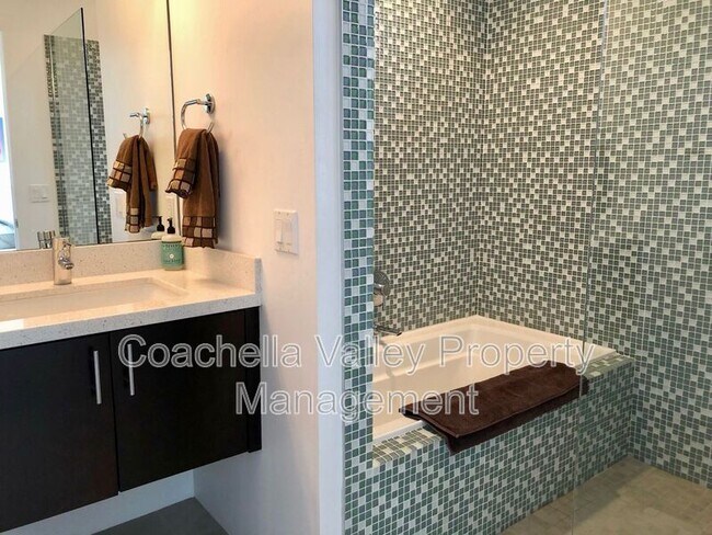 Building Photo - 2706 Alexander Club Dr