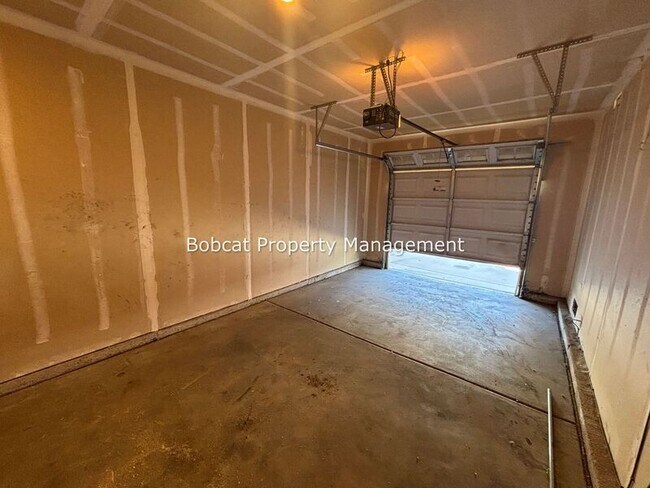 Building Photo - 217 Meadowood Ct