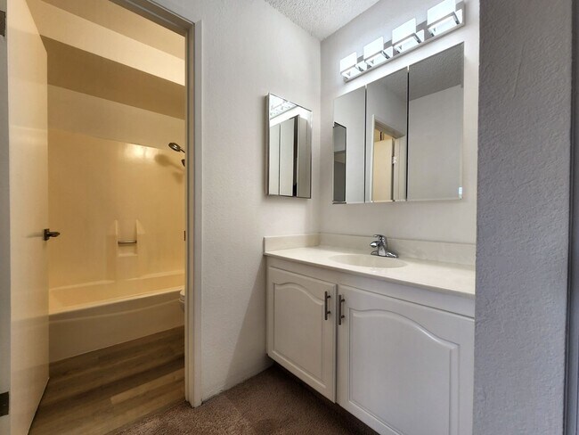 Building Photo - Tranquil Living in a Palo Alto Gem: 1-Bedroom Condo on the Third Floor with In Unit Laundry