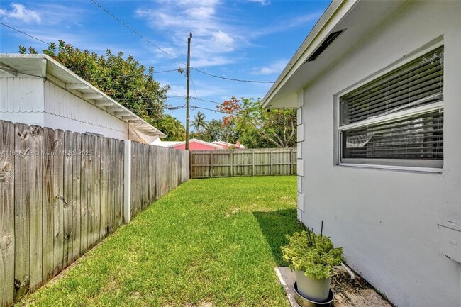 Building Photo - 1504 SW 6th Ave