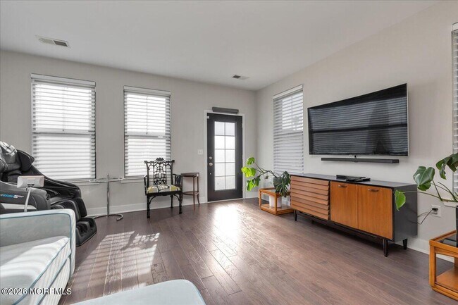 Building Photo - 29 Midway Rd N