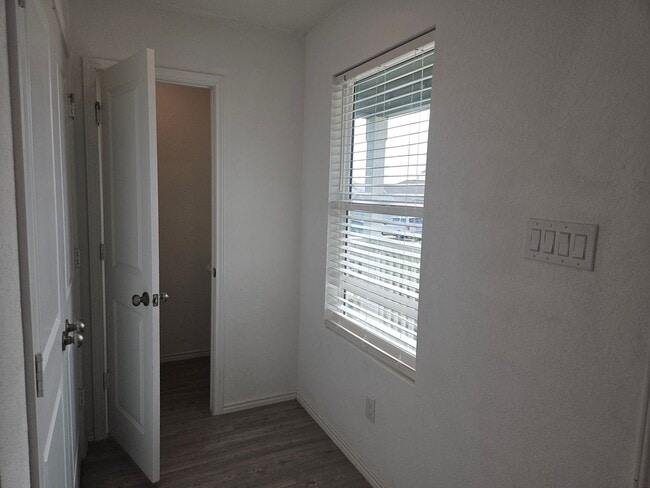 Building Photo - 4 Bedroom with 2 car garage