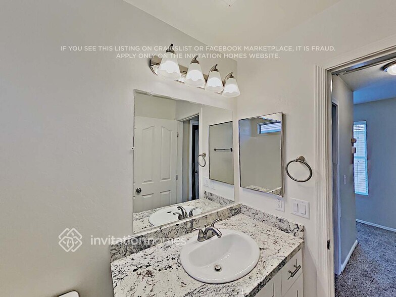 Building Photo - 1490 S Avocet St