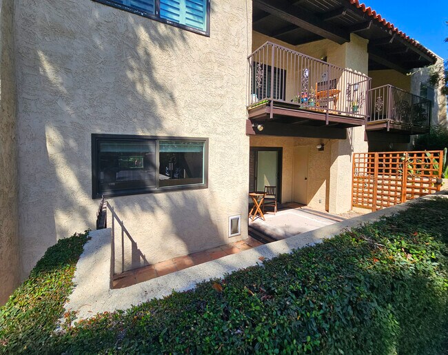Building Photo - 2160 S Palm Canyon Dr