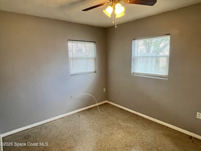 Building Photo - 1420 Avocado Ave