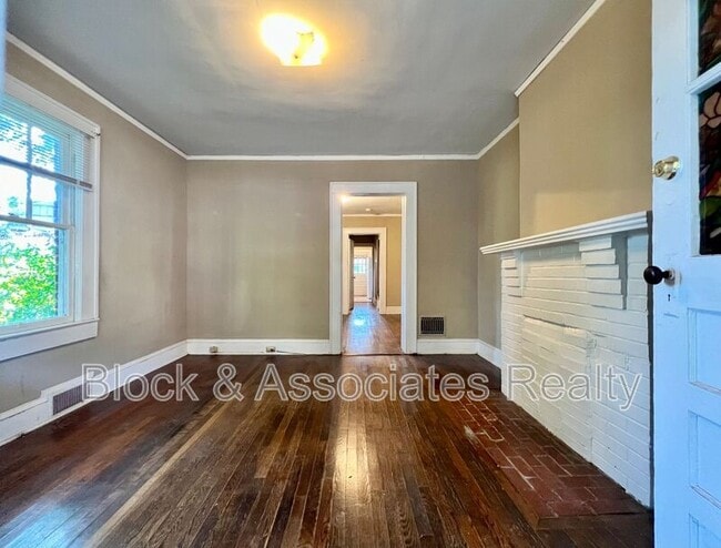 Building Photo - 120 S Poplar St
