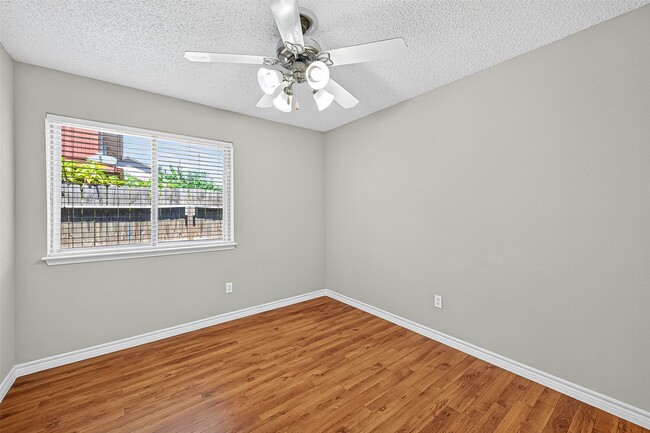 Building Photo - 4650 Glenvillage St