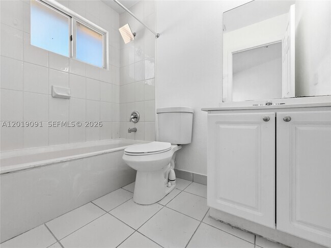 Building Photo - 3002 San Remo Cir