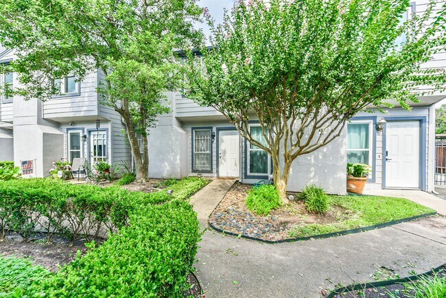 Building Photo - 5917 Fairdale Ln