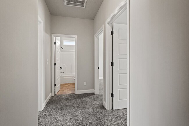 Building Photo - 508 Potter Stone Square