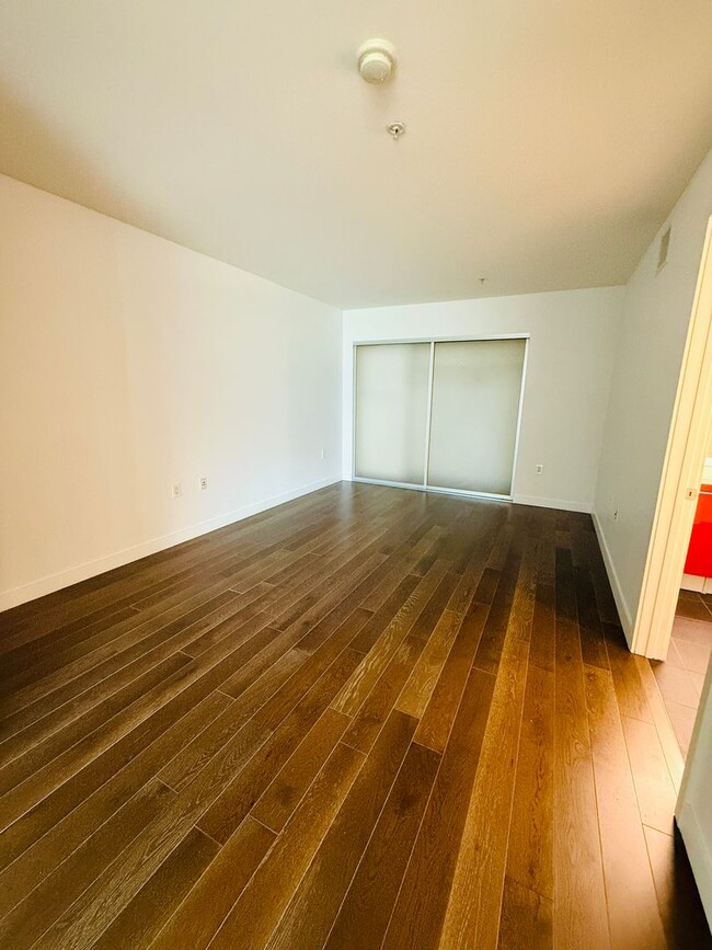 Building Photo - DTLA Penthouse Floor 1BD Condo w/Utilities...