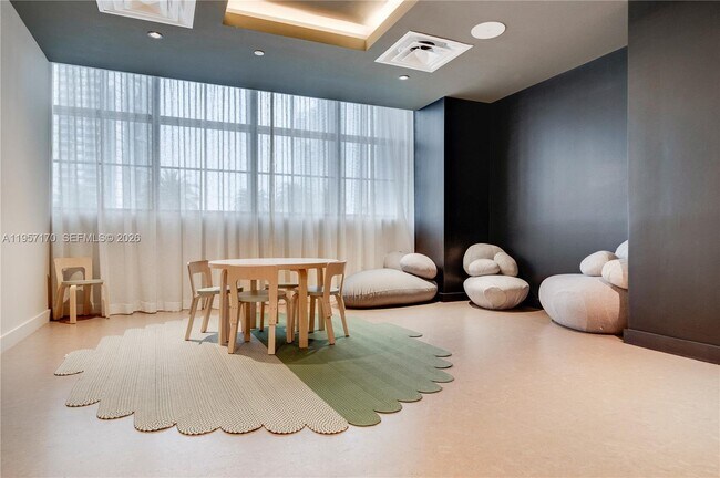 Building Photo - 159 NE 6th St