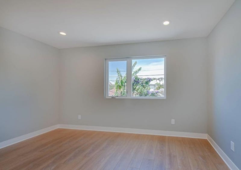 Building Photo - 429 1/2 Heliotrope Dr