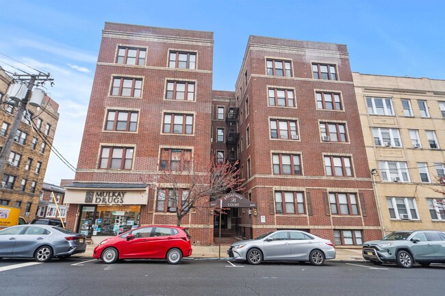 Building Photo - 6601 Broadway