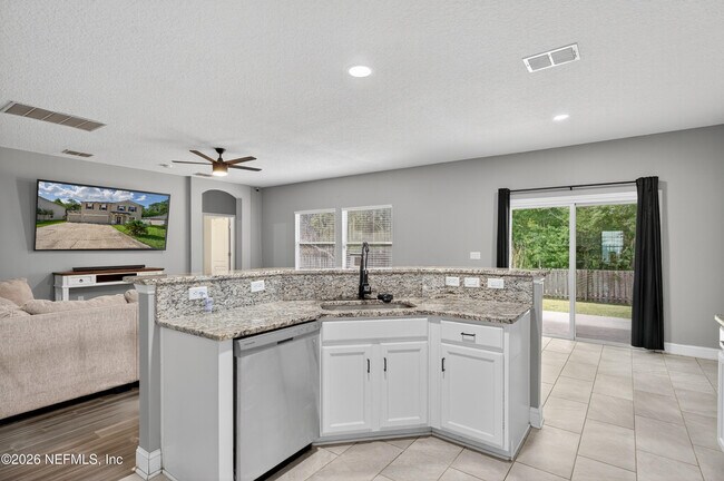 Building Photo - 2038 Creekmont Dr