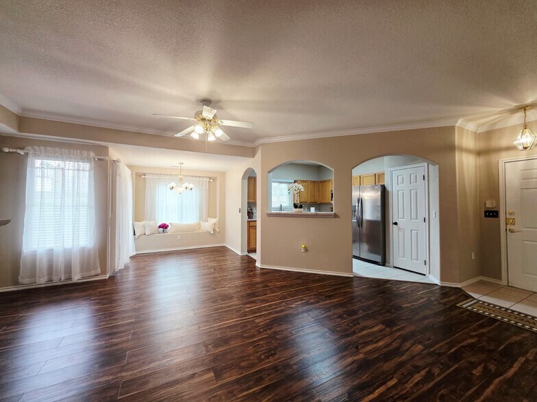 Building Photo - 3960 Riviera Grove