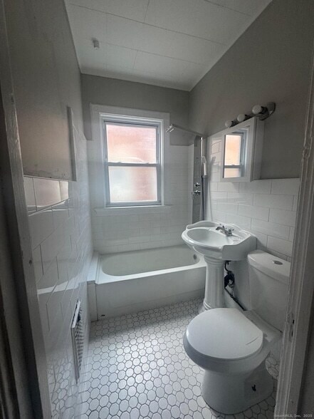 Building Photo - 287 Dover St