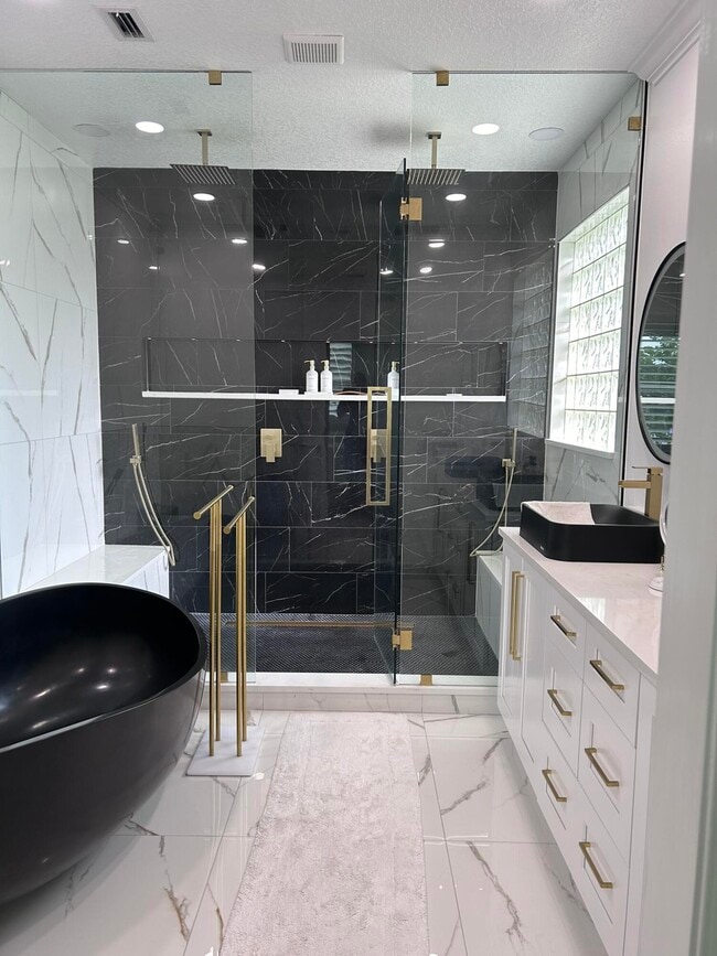 Building Photo - 3158 SW Martin St