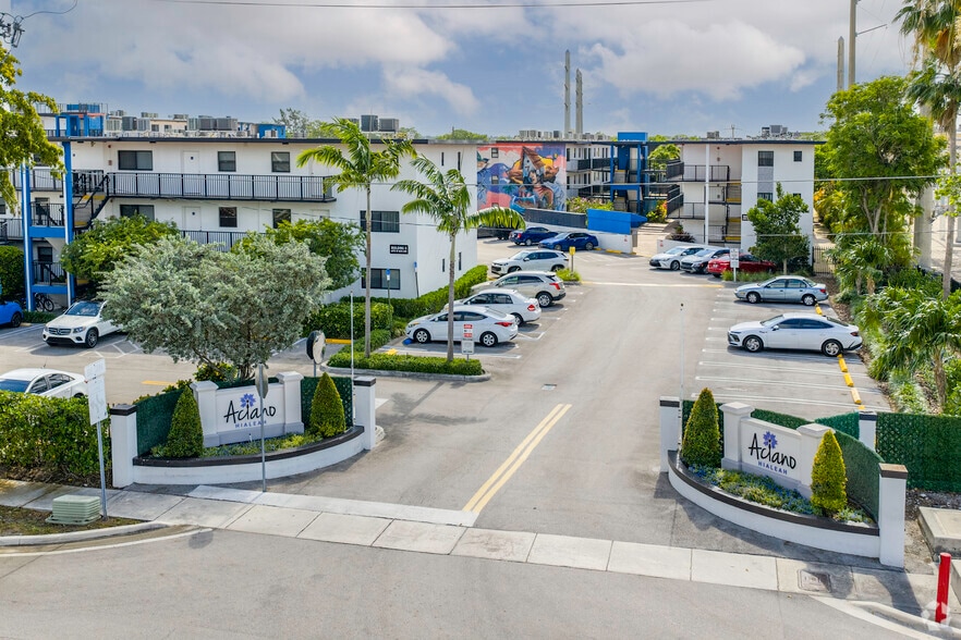 Aciano Hialeah Entrance - Aciano Hialeah