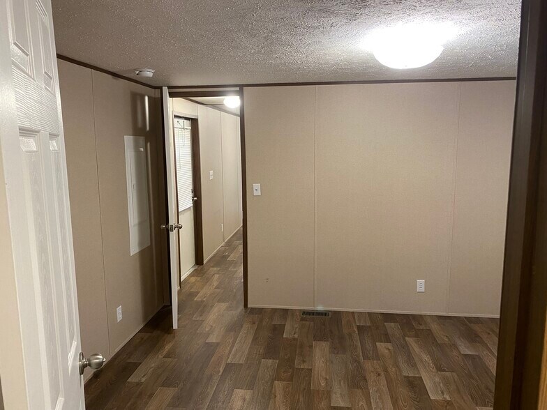 Building Photo - 1130 Freedom Rd