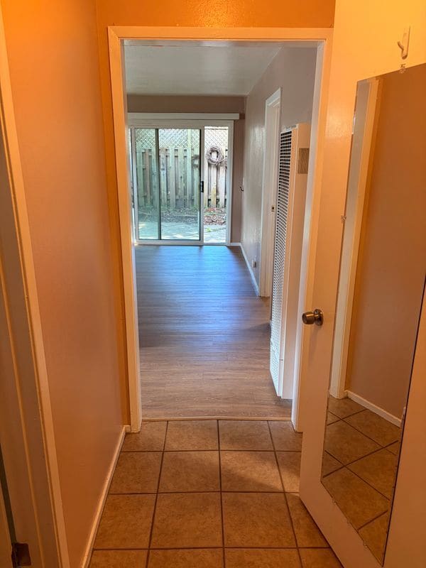 Building Photo - 407 Maple St