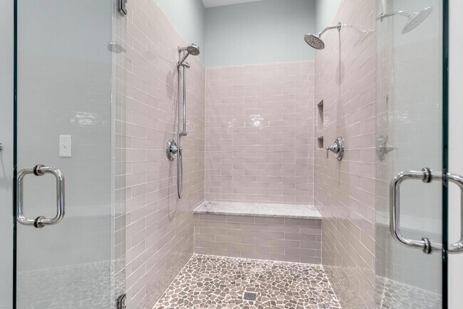 Building Photo - 612 Daggett St