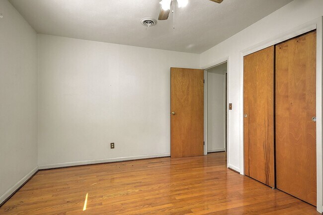 Building Photo - 208 Hogan Ave