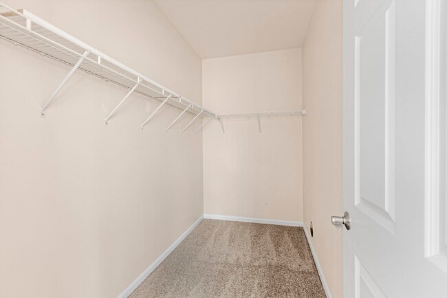 Building Photo - 1607 Millbrook Dr