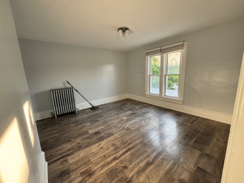 Building Photo - 438 Villa St
