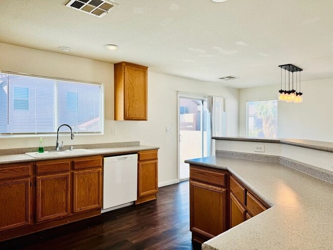 Building Photo - Great Floor Plan!!!