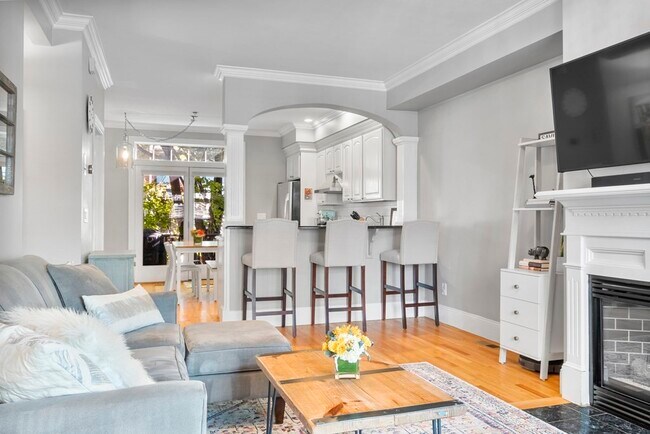 Building Photo - 10 S Sydney St