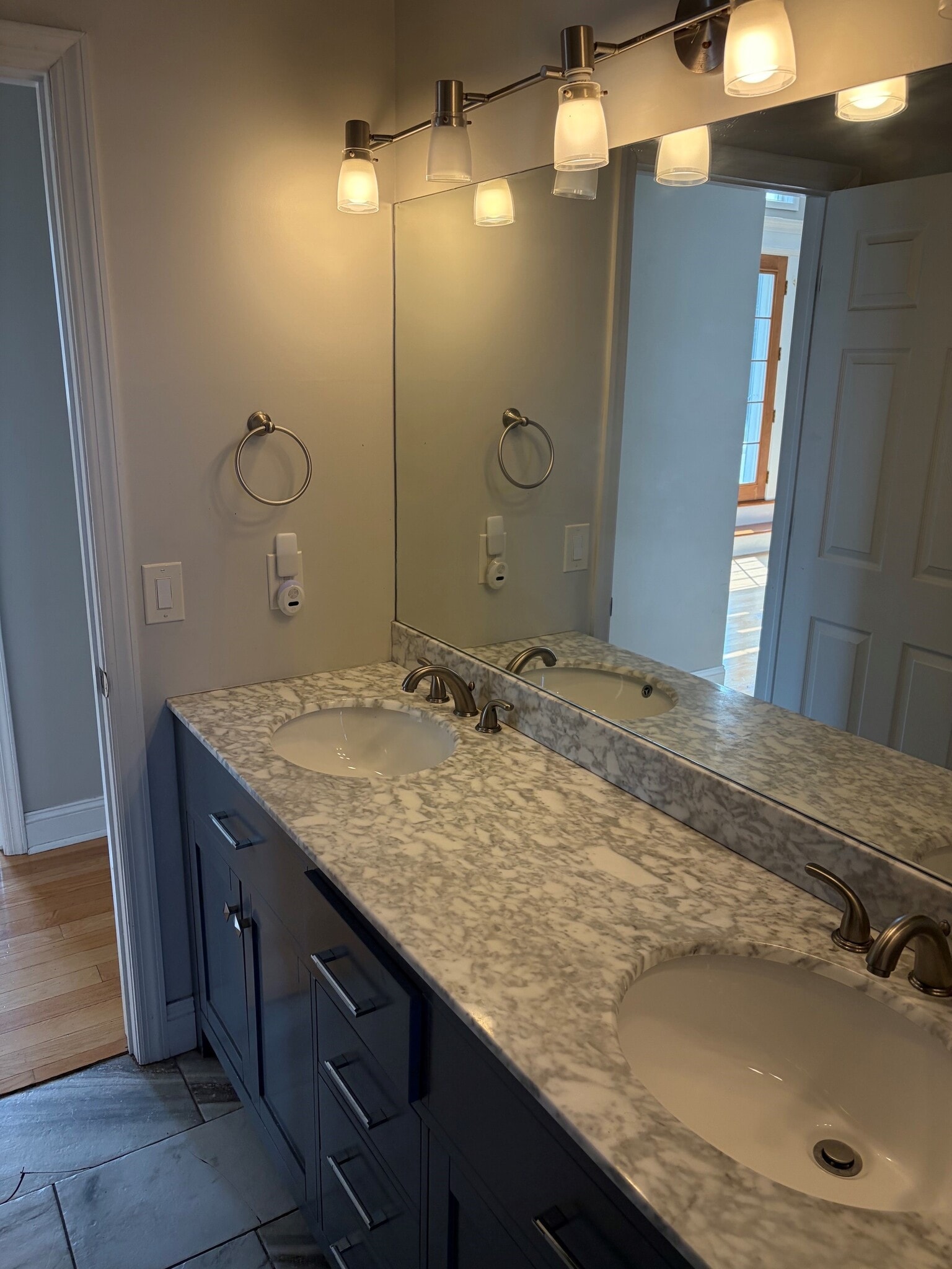 Double Vanity Sink - 40 Osborne Ave