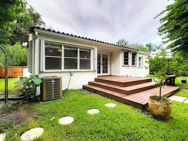 Building Photo - 160 NW 101st St