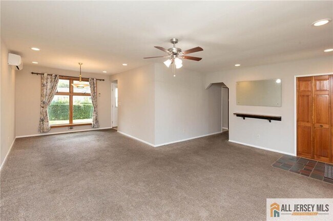Building Photo - 10 Eardley Rd