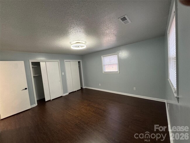 Building Photo - 4488 Giles Ave