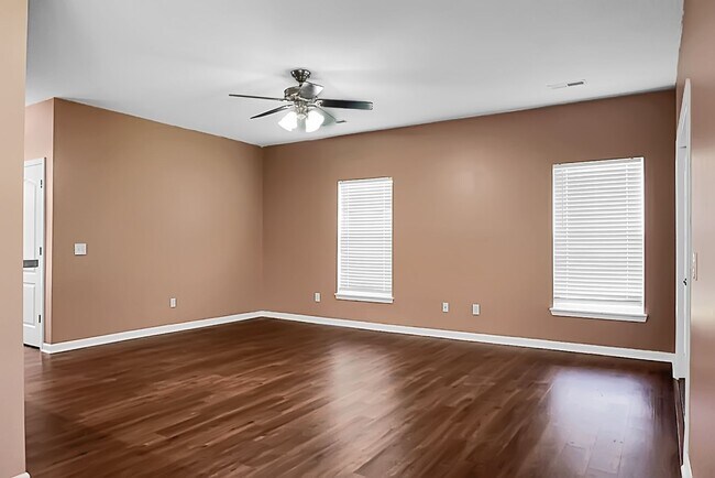 Building Photo - Lovely home in Summerville SC