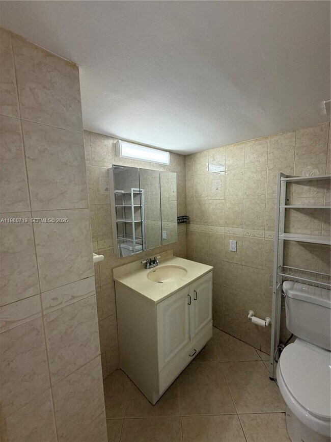 Building Photo - 1801 S Treasure Dr