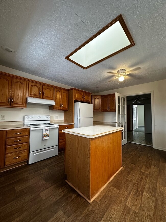 Building Photo - 223 Vinegar Hill Rd