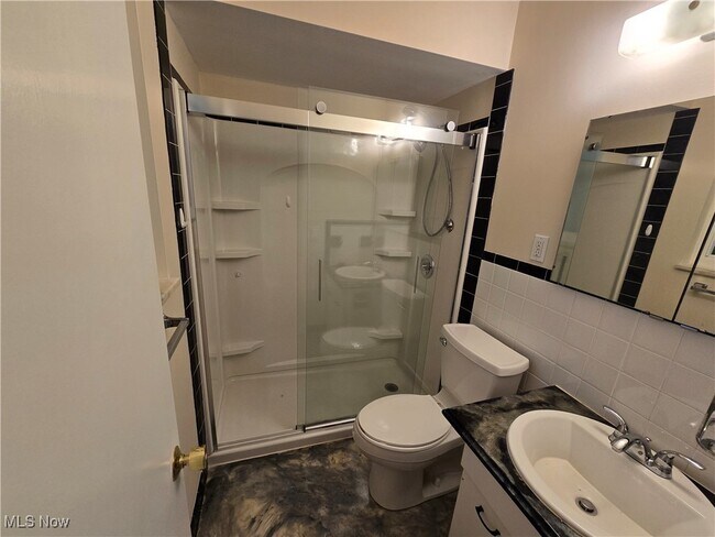 Building Photo - 5229 Evergreen Dr
