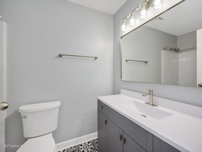 Building Photo - 3018 Roberts Dr